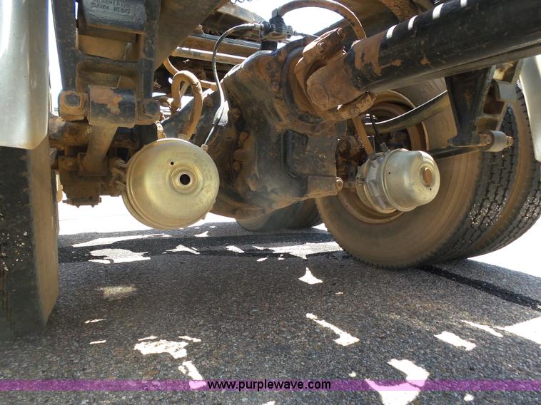 image for item J6040 1996 International 9600 semi truck