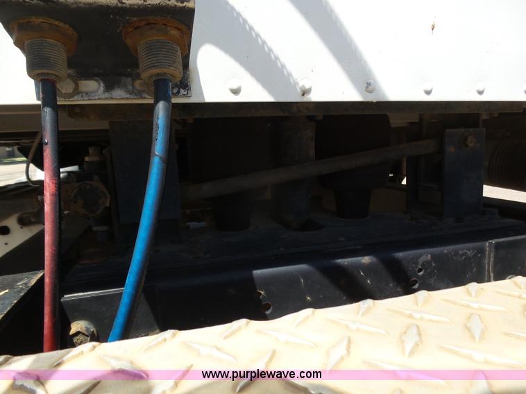 image for item J6040 1996 International 9600 semi truck