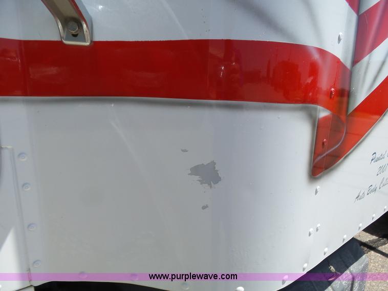 image for item J6040 1996 International 9600 semi truck