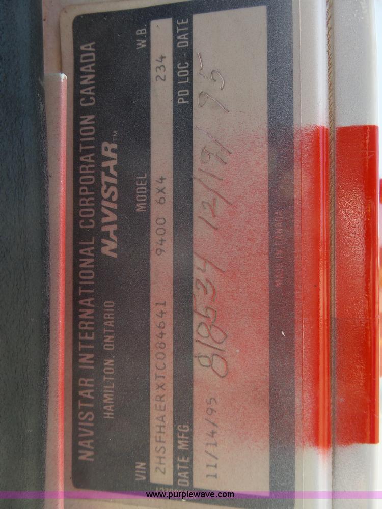 image for item J6040 1996 International 9600 semi truck