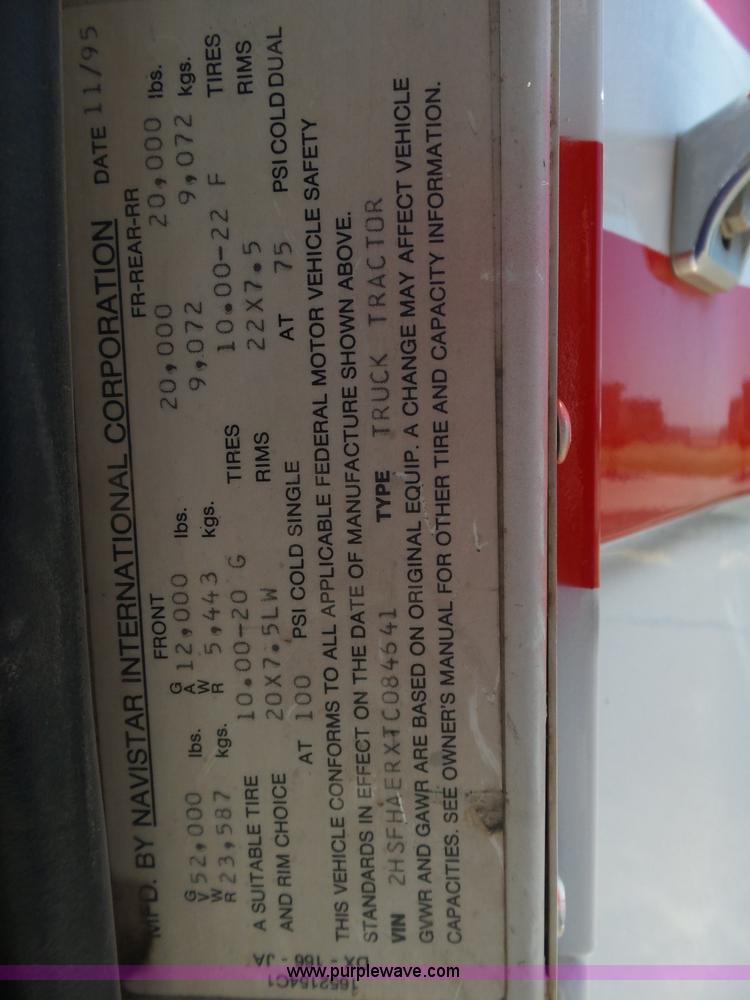 image for item J6040 1996 International 9600 semi truck