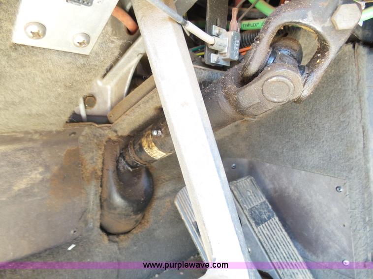 image for item J6040 1996 International 9600 semi truck