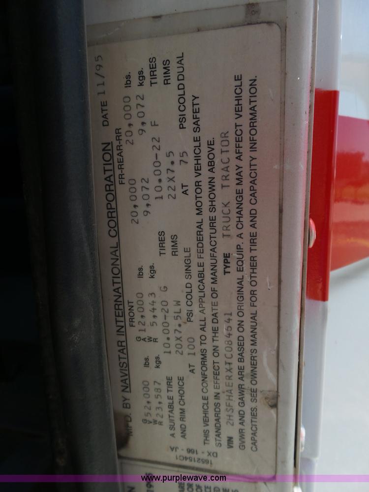 image for item J6040 1996 International 9600 semi truck