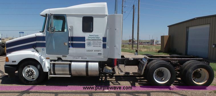 image for item J6041 1990 Volvo WIA semi truck