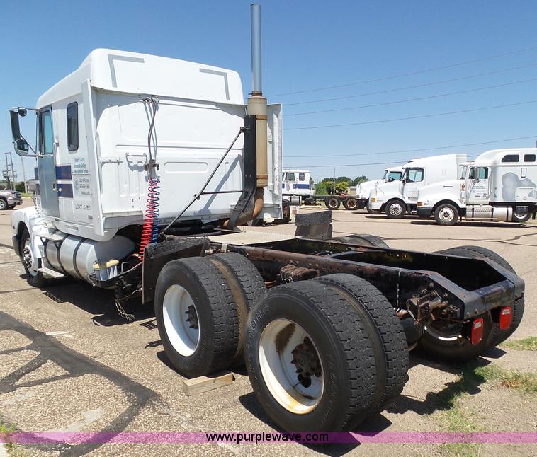 image for item J6041 1990 Volvo WIA semi truck