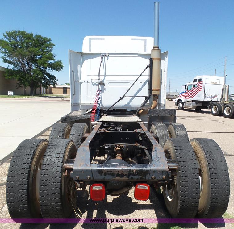 image for item J6041 1990 Volvo WIA semi truck