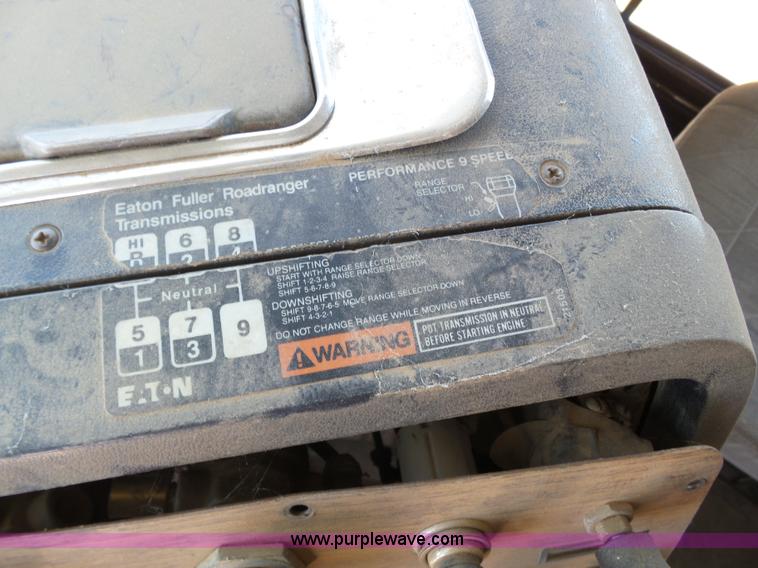 image for item J6041 1990 Volvo WIA semi truck