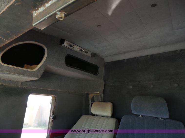 image for item J6041 1990 Volvo WIA semi truck