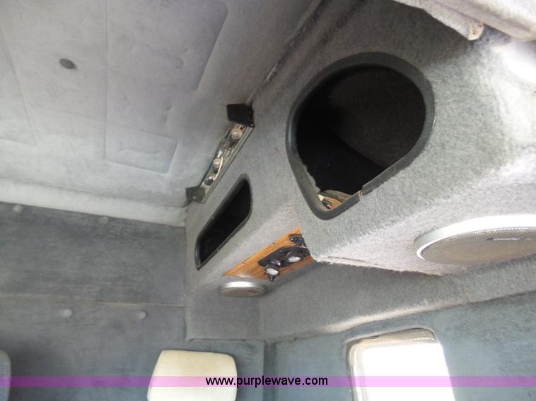 image for item J6041 1990 Volvo WIA semi truck