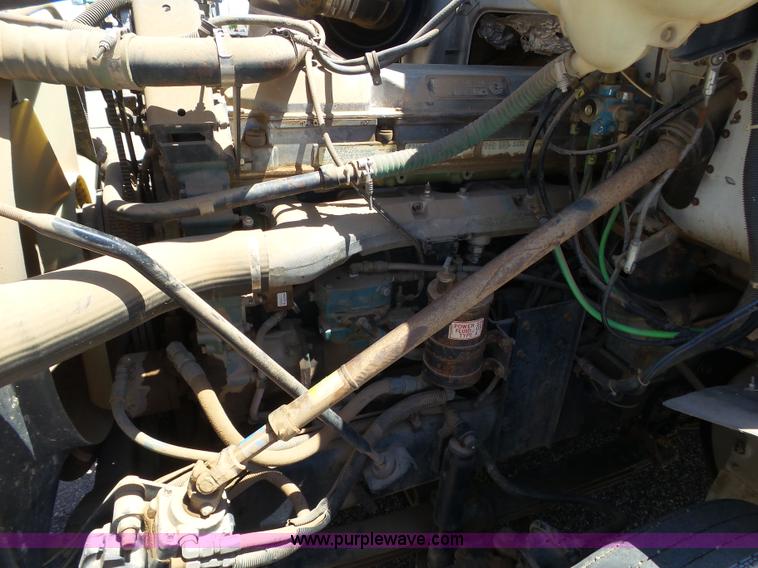 image for item J6041 1990 Volvo WIA semi truck