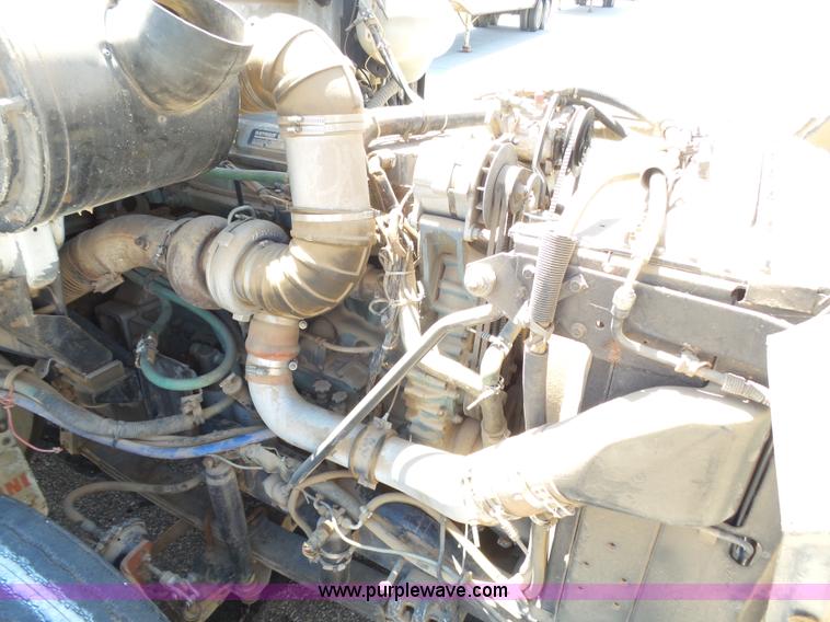 image for item J6041 1990 Volvo WIA semi truck