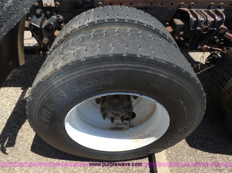 image for item J6041 1990 Volvo WIA semi truck