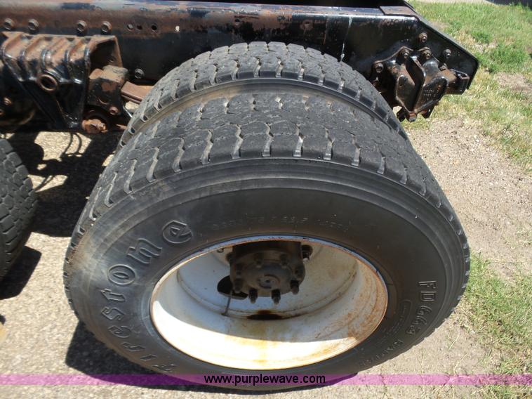 image for item J6041 1990 Volvo WIA semi truck