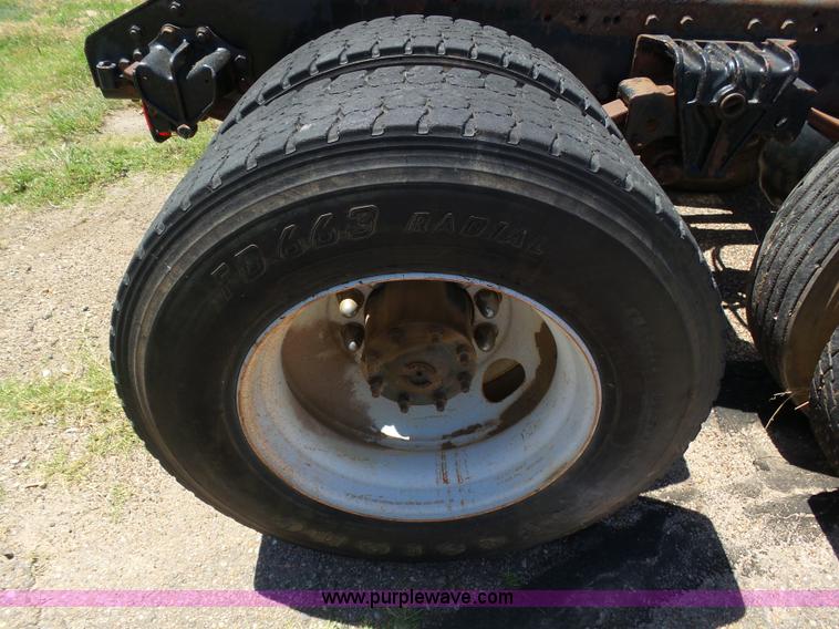 image for item J6041 1990 Volvo WIA semi truck