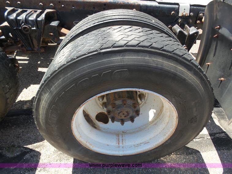 image for item J6041 1990 Volvo WIA semi truck