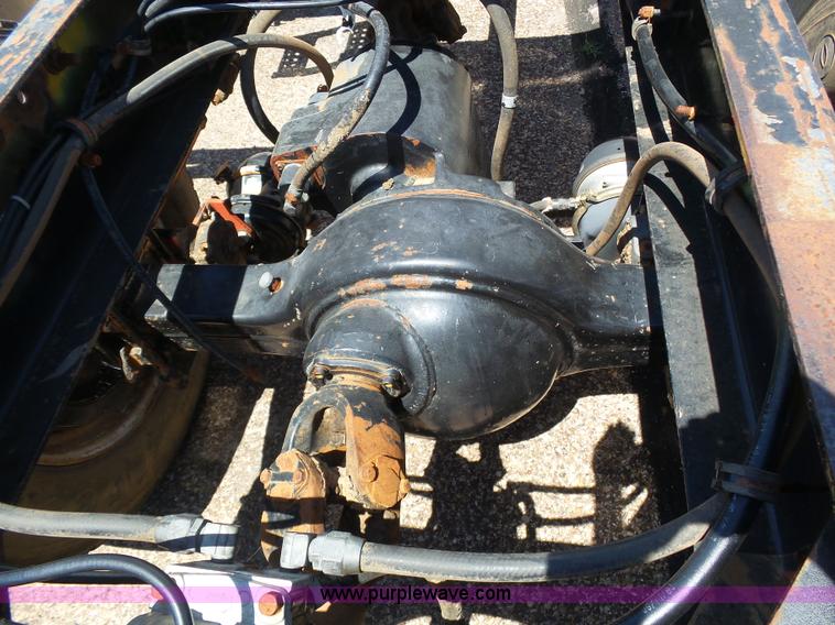 image for item J6041 1990 Volvo WIA semi truck