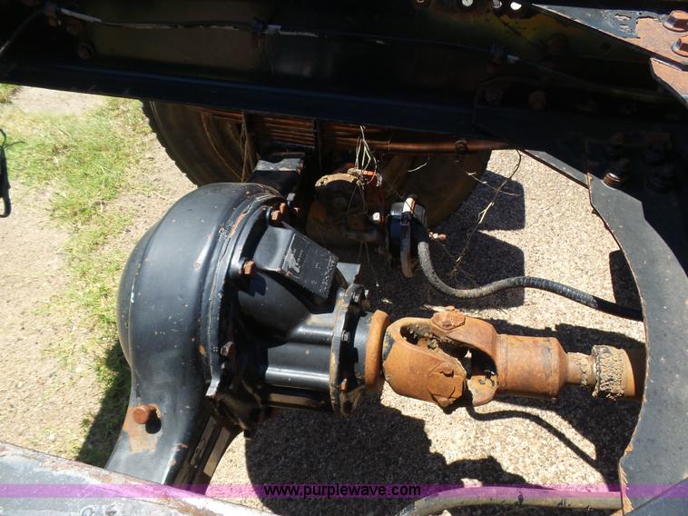 image for item J6041 1990 Volvo WIA semi truck