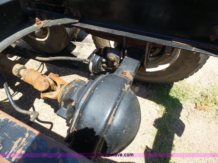 image for item J6041 1990 Volvo WIA semi truck