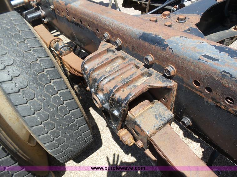 image for item J6041 1990 Volvo WIA semi truck