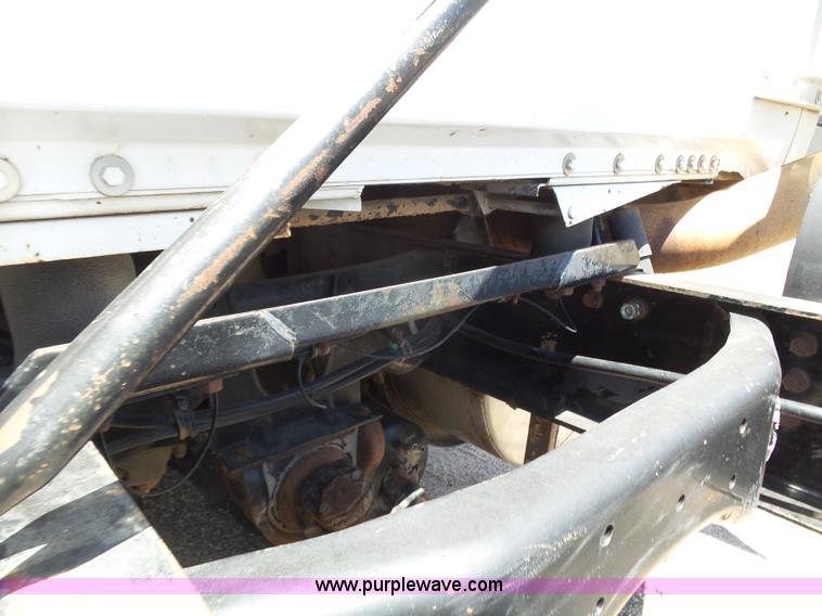 image for item J6041 1990 Volvo WIA semi truck