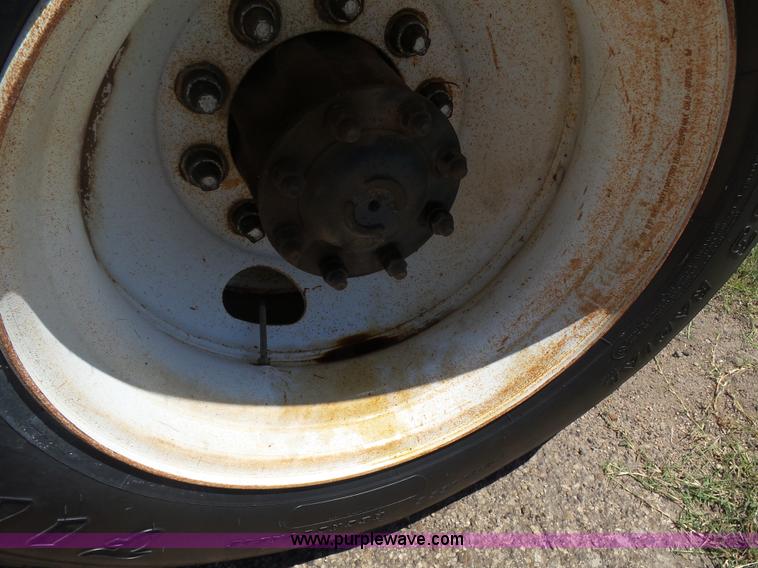 image for item J6041 1990 Volvo WIA semi truck