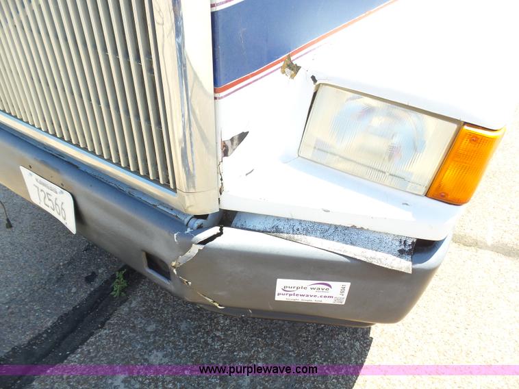 image for item J6041 1990 Volvo WIA semi truck