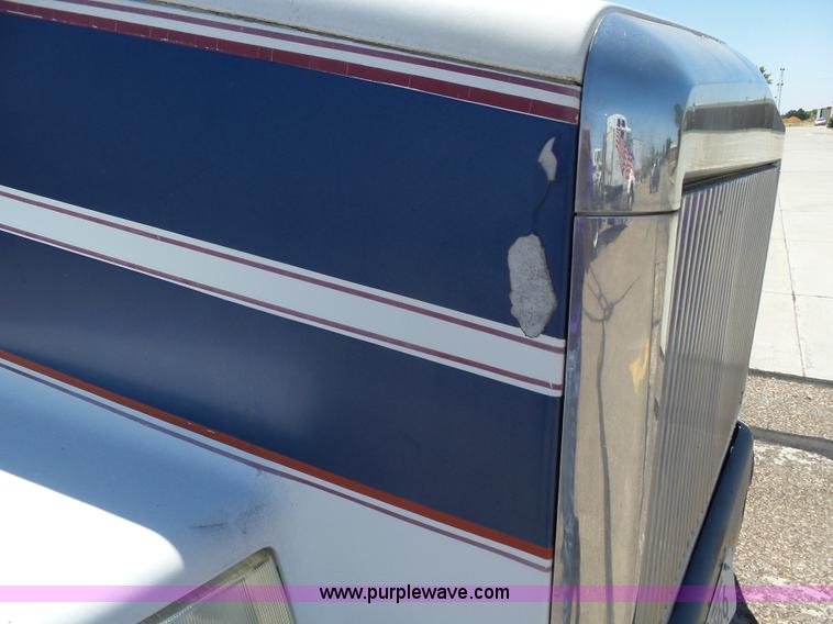 image for item J6041 1990 Volvo WIA semi truck