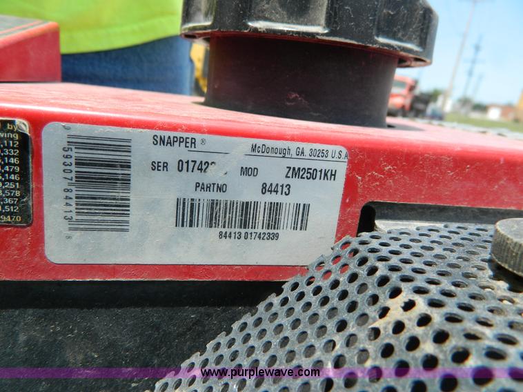 image for item J8853 Snapper ZM2501KH lawn mower