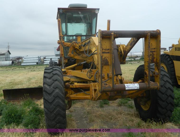 image for item J8875 1976 Caterpillar 140G motor grader