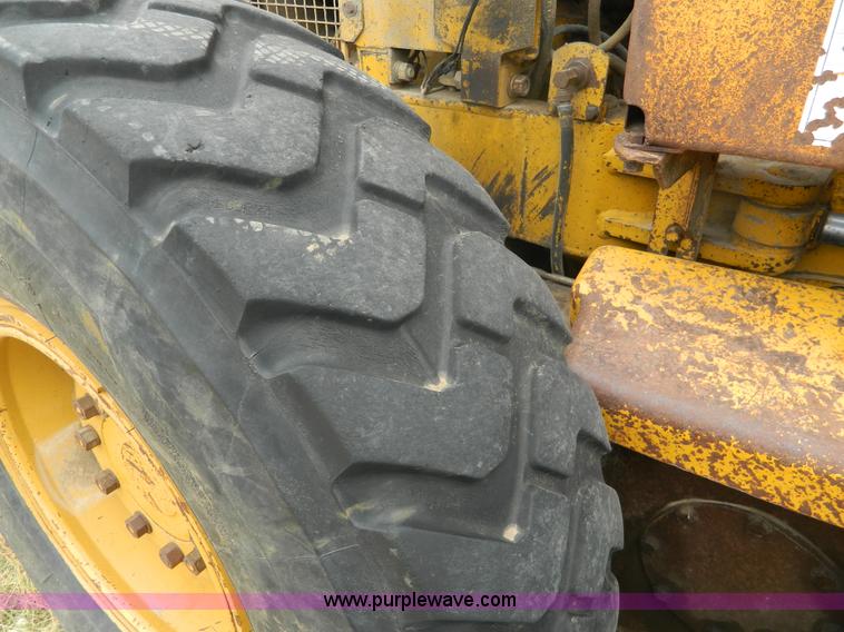 image for item J8875 1976 Caterpillar 140G motor grader