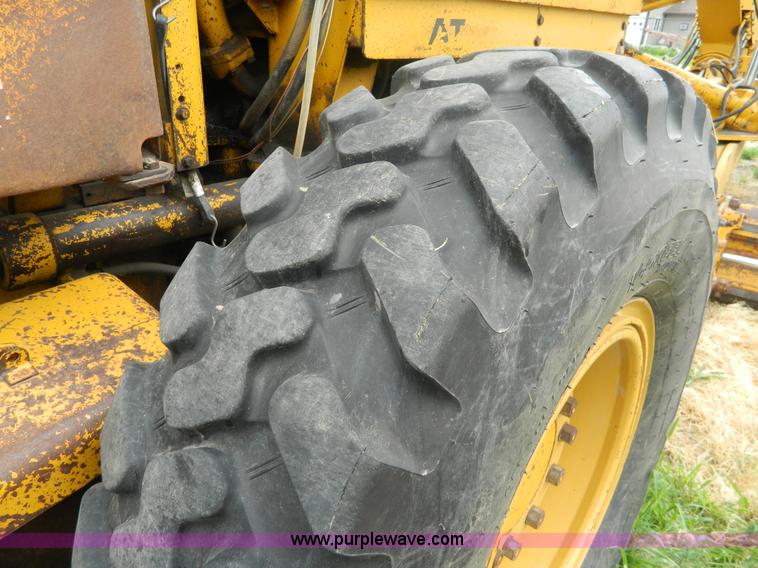 image for item J8875 1976 Caterpillar 140G motor grader