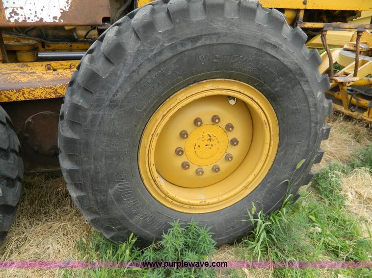 image for item J8875 1976 Caterpillar 140G motor grader