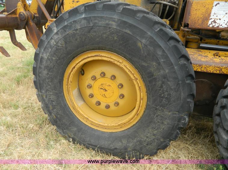 image for item J8875 1976 Caterpillar 140G motor grader