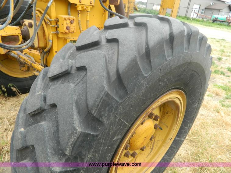 image for item J8875 1976 Caterpillar 140G motor grader