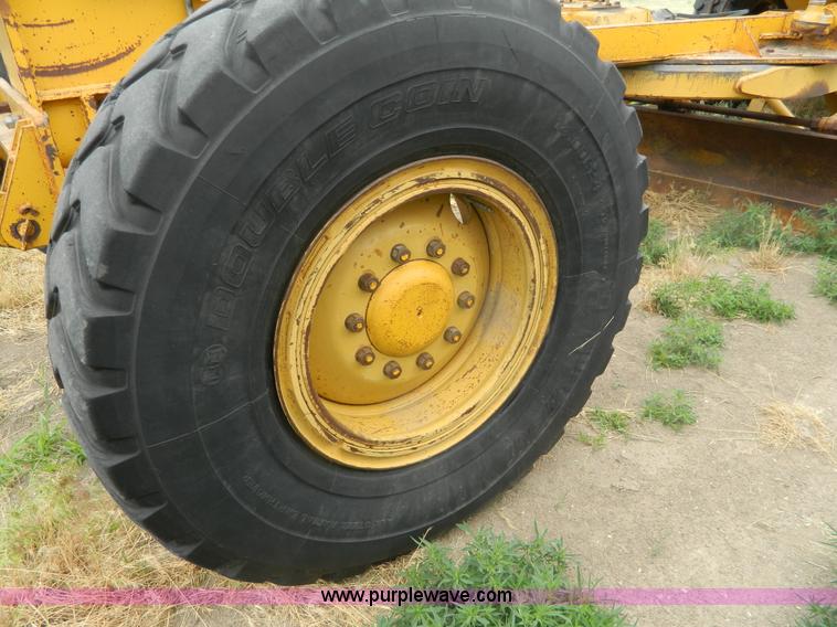 image for item J8875 1976 Caterpillar 140G motor grader