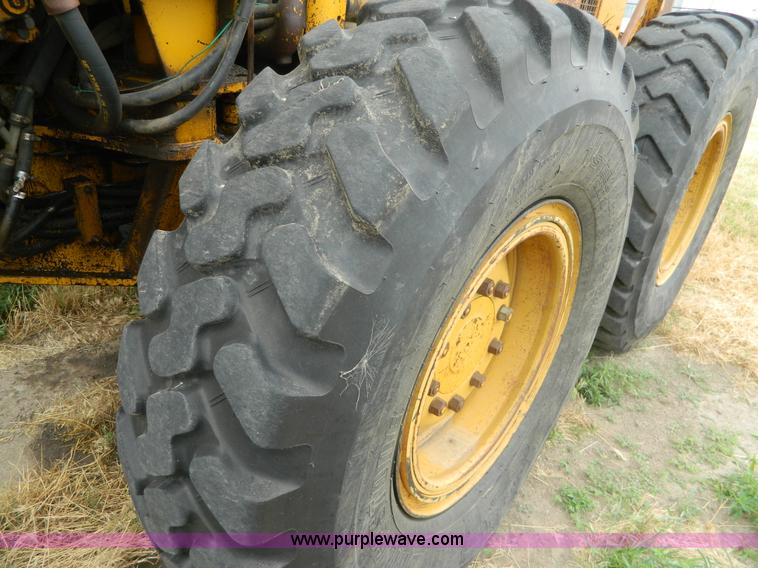 image for item J8875 1976 Caterpillar 140G motor grader