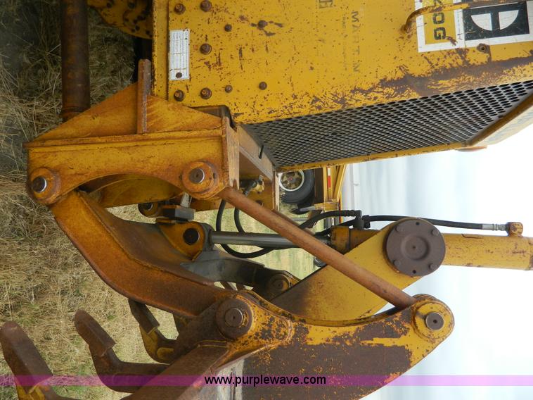 image for item J8875 1976 Caterpillar 140G motor grader