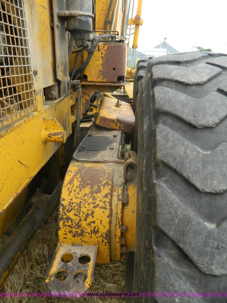 image for item J8875 1976 Caterpillar 140G motor grader