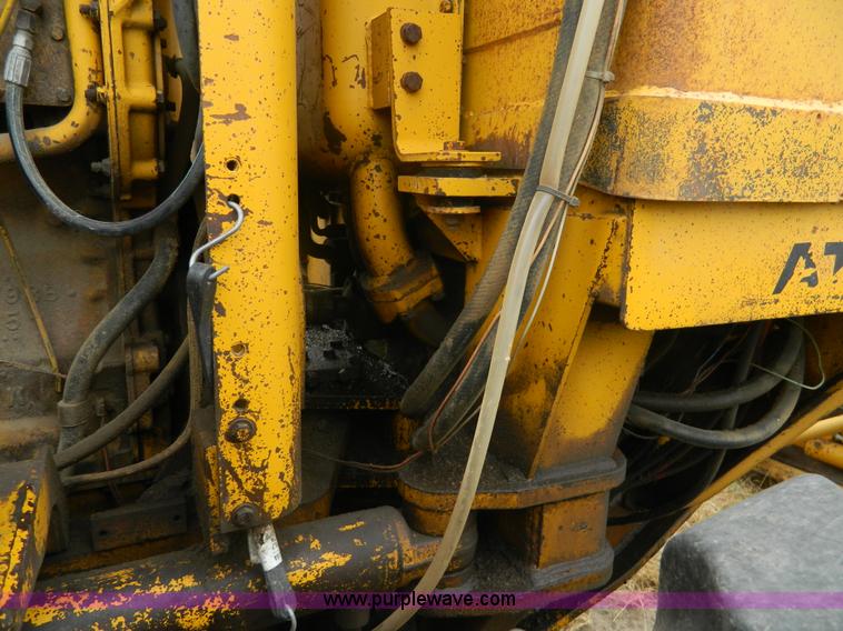 image for item J8875 1976 Caterpillar 140G motor grader