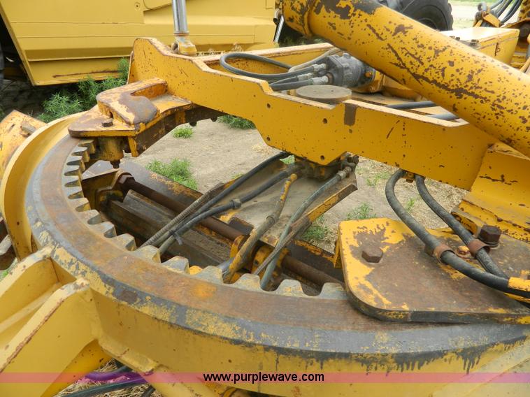 image for item J8875 1976 Caterpillar 140G motor grader