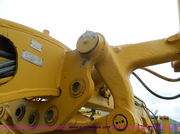 image for item J8875 1976 Caterpillar 140G motor grader
