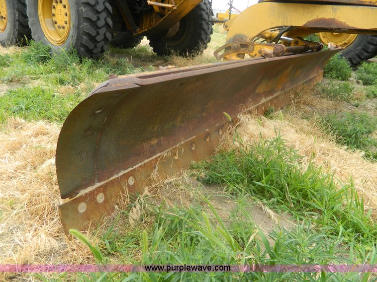 image for item J8875 1976 Caterpillar 140G motor grader