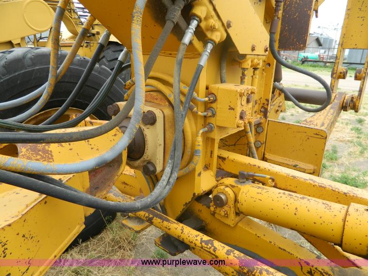 image for item J8875 1976 Caterpillar 140G motor grader