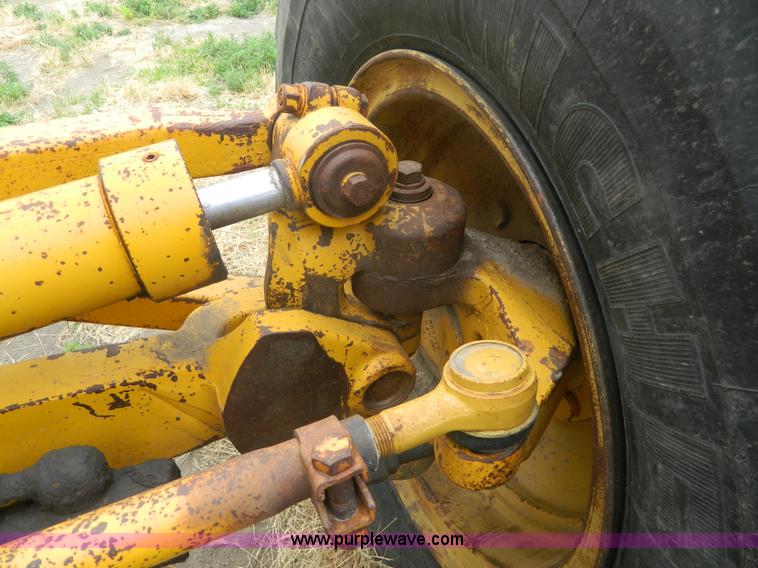 image for item J8875 1976 Caterpillar 140G motor grader