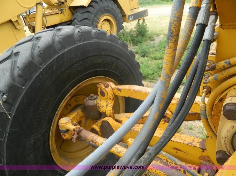 image for item J8875 1976 Caterpillar 140G motor grader