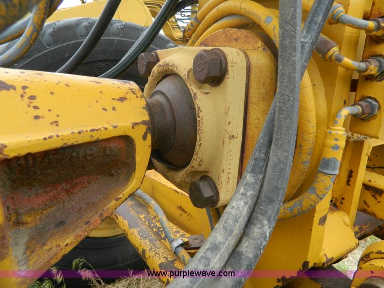 image for item J8875 1976 Caterpillar 140G motor grader