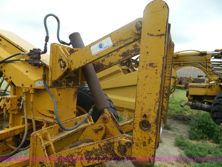 image for item J8875 1976 Caterpillar 140G motor grader