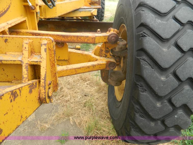 image for item J8875 1976 Caterpillar 140G motor grader