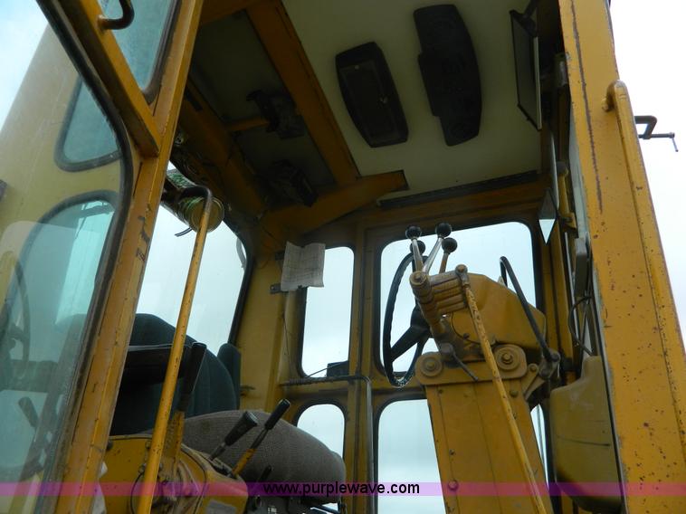 image for item J8875 1976 Caterpillar 140G motor grader