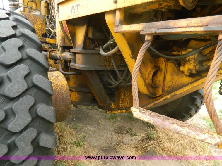 image for item J8875 1976 Caterpillar 140G motor grader